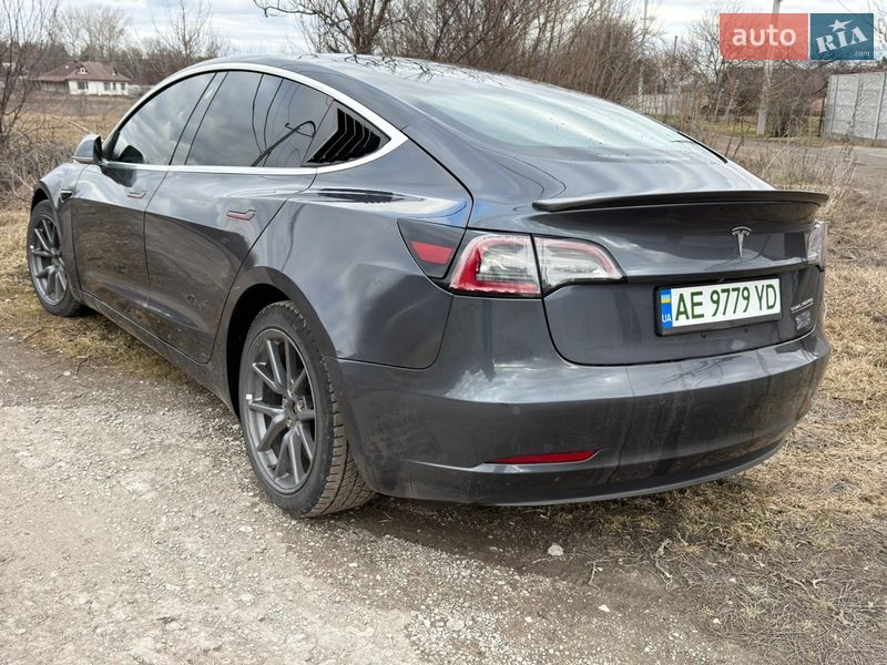 Седан Tesla Model 3 2018 в Кам'янському