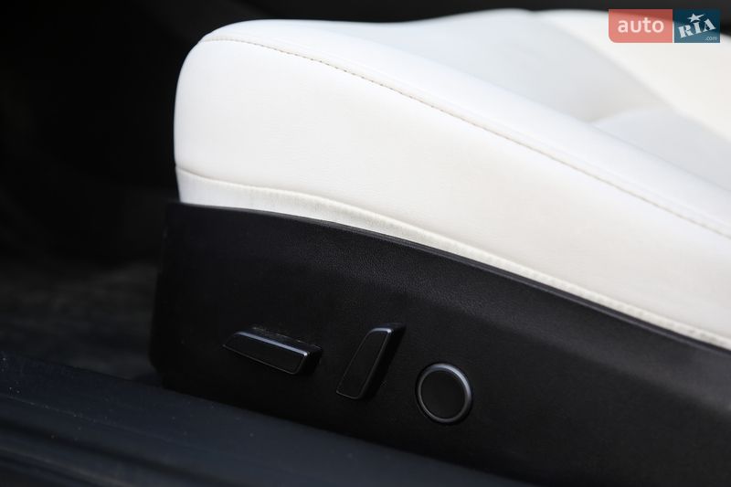 Седан Tesla Model 3 2021 в Києві