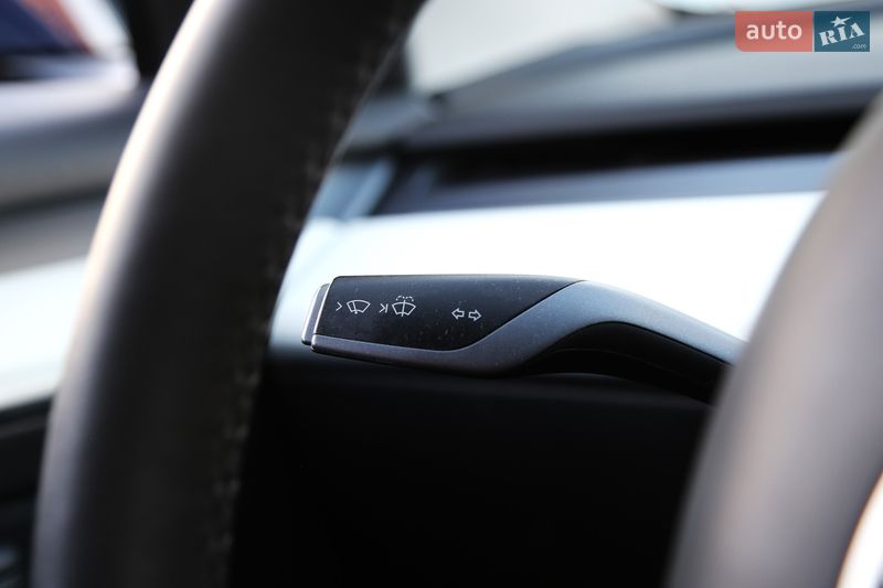 Седан Tesla Model 3 2021 в Києві