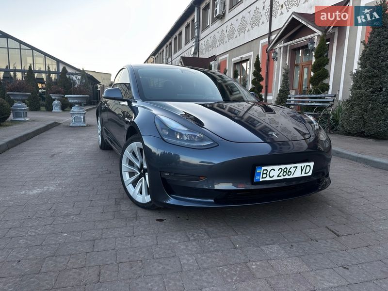 Седан Tesla Model 3 2022 в Стрию