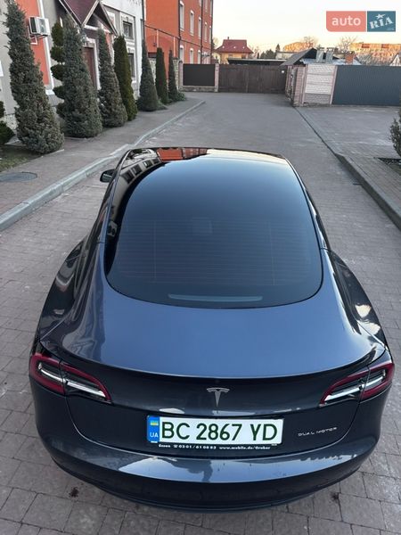 Седан Tesla Model 3 2022 в Стрию