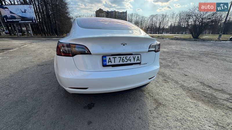 Седан Tesla Model 3 2018 в Ивано-Франковске