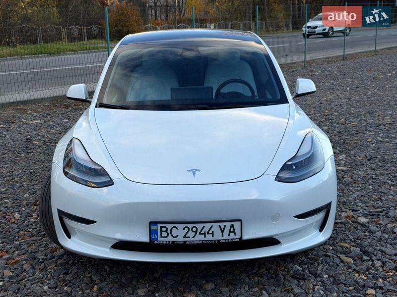 Седан Tesla Model 3 2021 в Трускавце