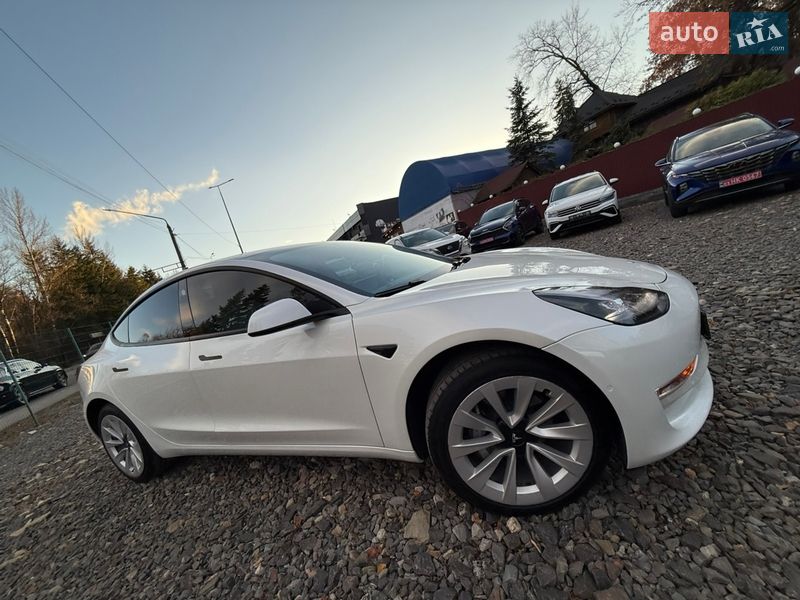 Седан Tesla Model 3 2021 в Трускавце
