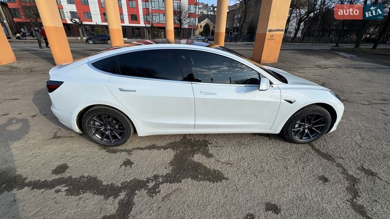 Седан Tesla Model 3 2018 в Ивано-Франковске