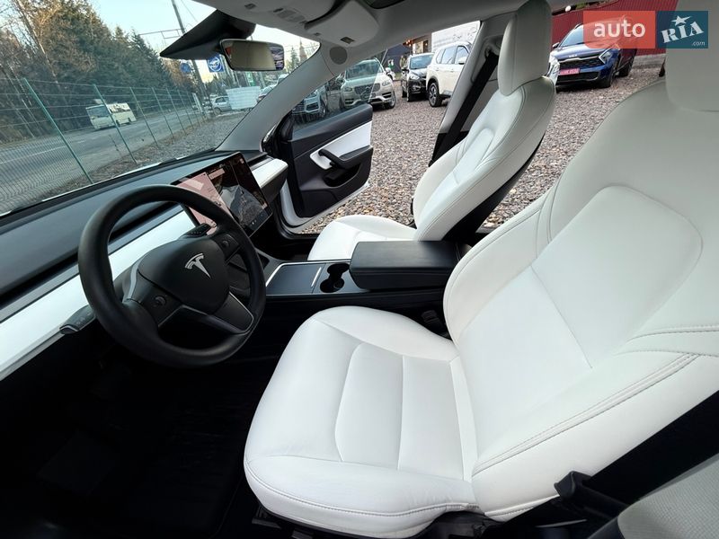 Седан Tesla Model 3 2021 в Трускавце