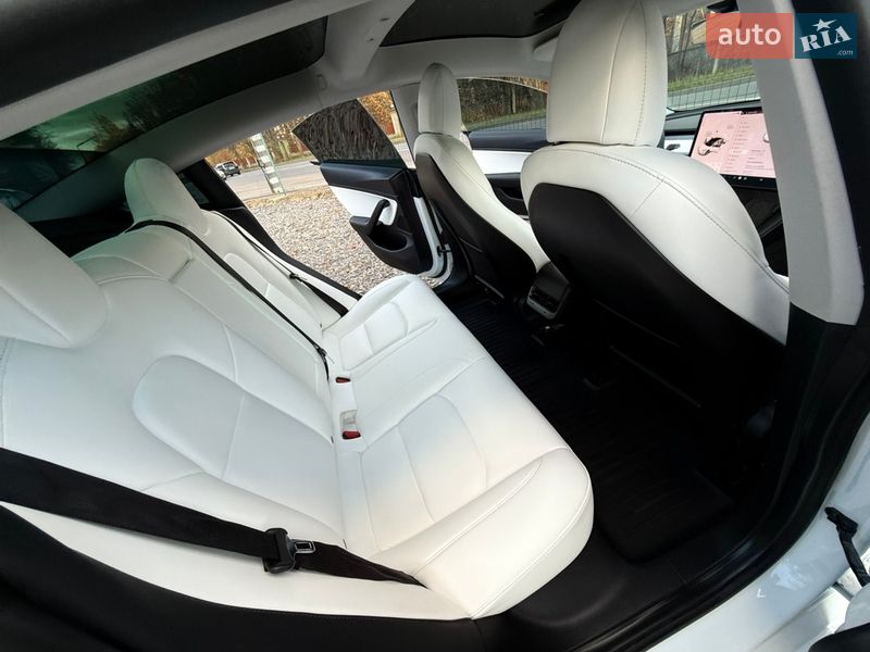 Седан Tesla Model 3 2021 в Трускавце