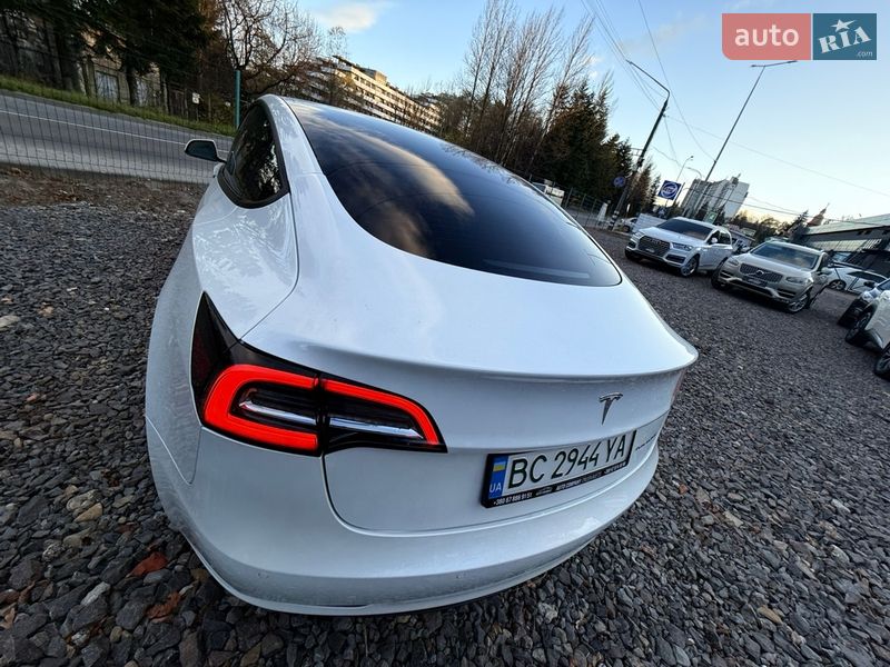 Седан Tesla Model 3 2021 в Трускавце
