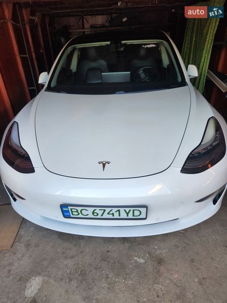 Седан Tesla Model 3 2019 в Львове