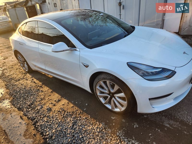 Седан Tesla Model 3 2019 в Львове