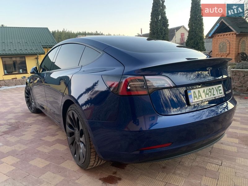 Седан Tesla Model 3 2022 в Обухові