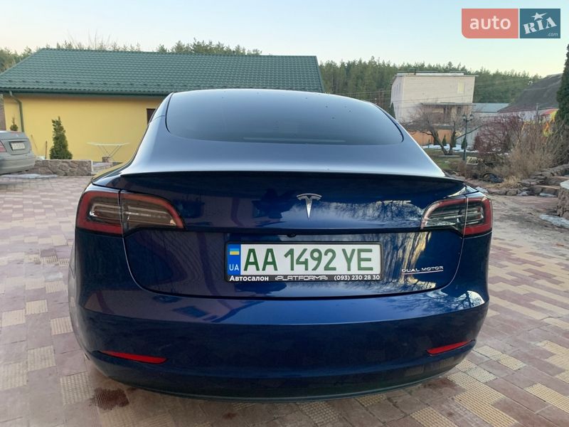 Седан Tesla Model 3 2022 в Обухові