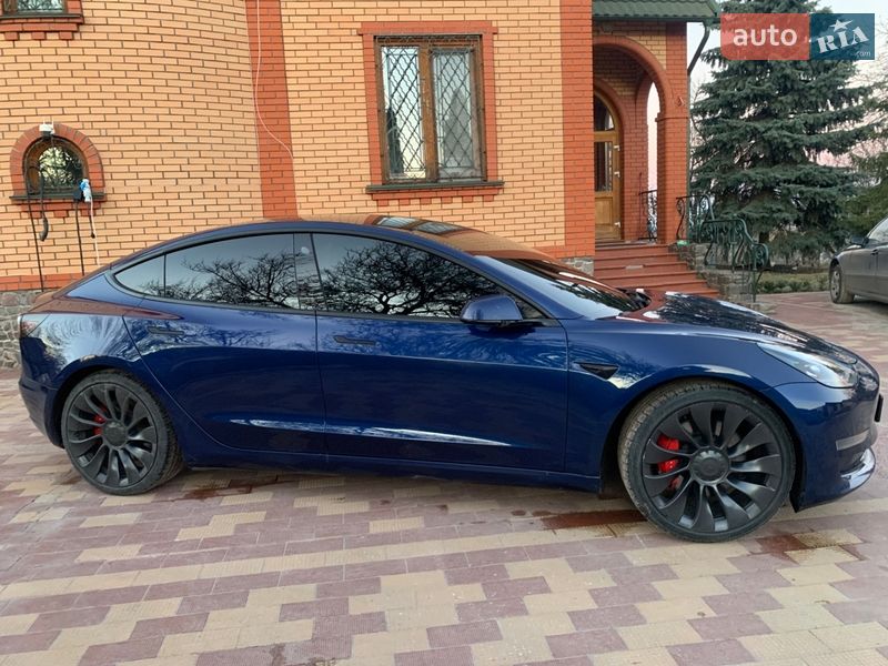 Седан Tesla Model 3 2022 в Обухові
