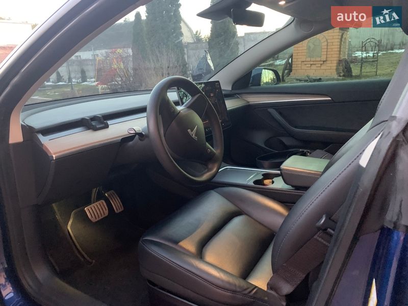 Седан Tesla Model 3 2022 в Обухові