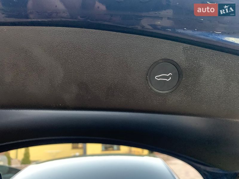 Седан Tesla Model 3 2022 в Обухові