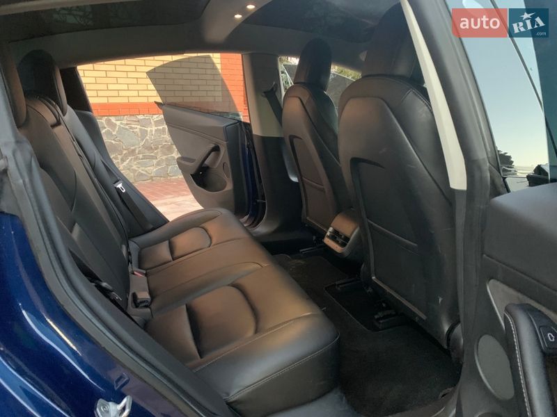 Седан Tesla Model 3 2022 в Обухові