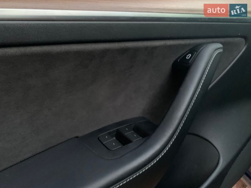 Седан Tesla Model 3 2022 в Обухові