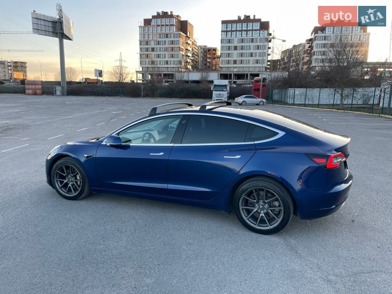 Седан Tesla Model 3 2019 в Ужгороді