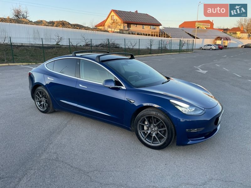 Седан Tesla Model 3 2019 в Ужгороді