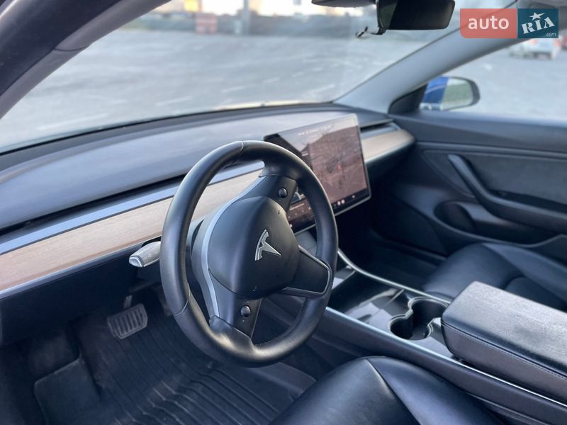 Седан Tesla Model 3 2019 в Ужгороді