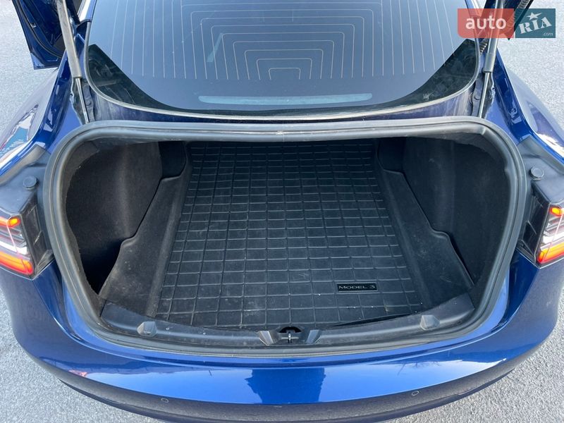 Седан Tesla Model 3 2019 в Ужгороді