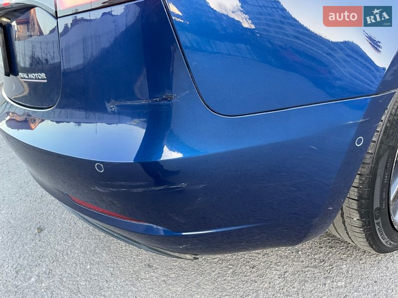 Седан Tesla Model 3 2019 в Ужгороді