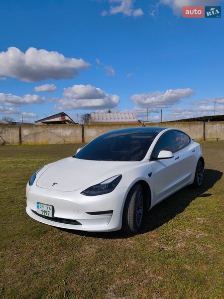 Седан Tesla Model 3 2023 в Болграде