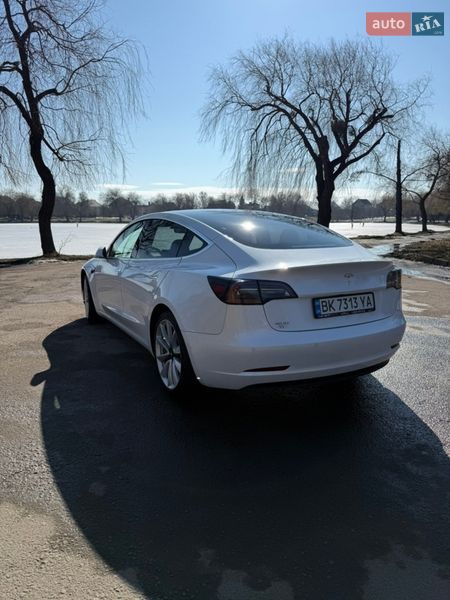 Седан Tesla Model 3 2020 в Рівному