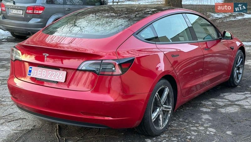 Седан Tesla Model 3 2022 в Ровно