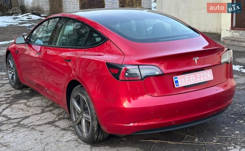 Седан Tesla Model 3 2022 в Ровно