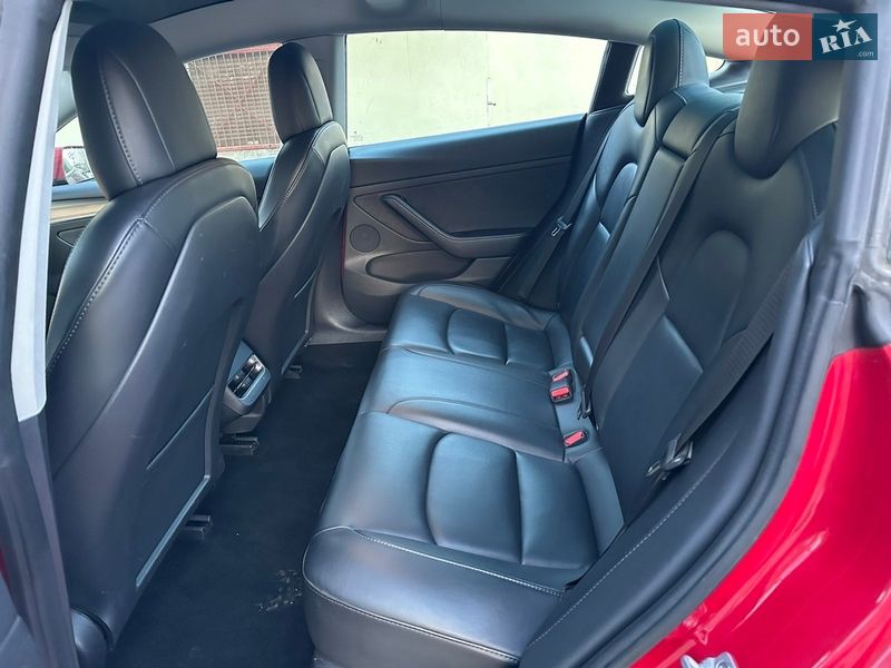Седан Tesla Model 3 2022 в Ровно