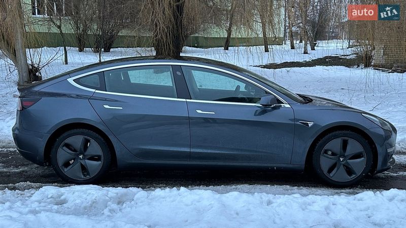 Седан Tesla Model 3 2019 в Ровно