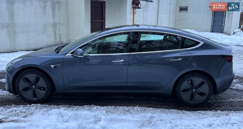 Седан Tesla Model 3 2019 в Ровно