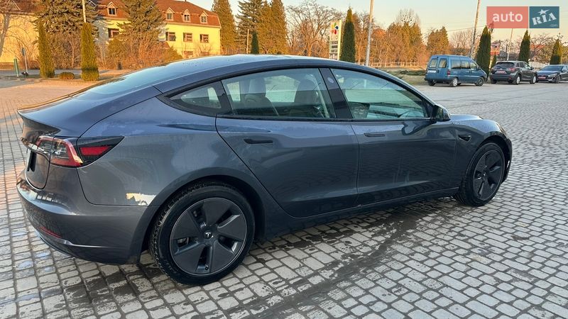 Седан Tesla Model 3 2023 в Самборі