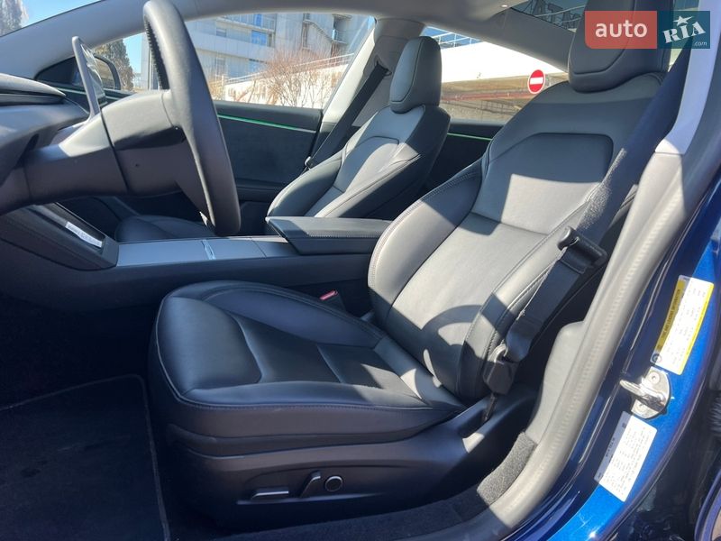 Седан Tesla Model 3 2024 в Киеве
