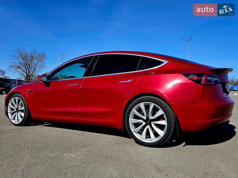 Седан Tesla Model 3 2018 в Дніпрі