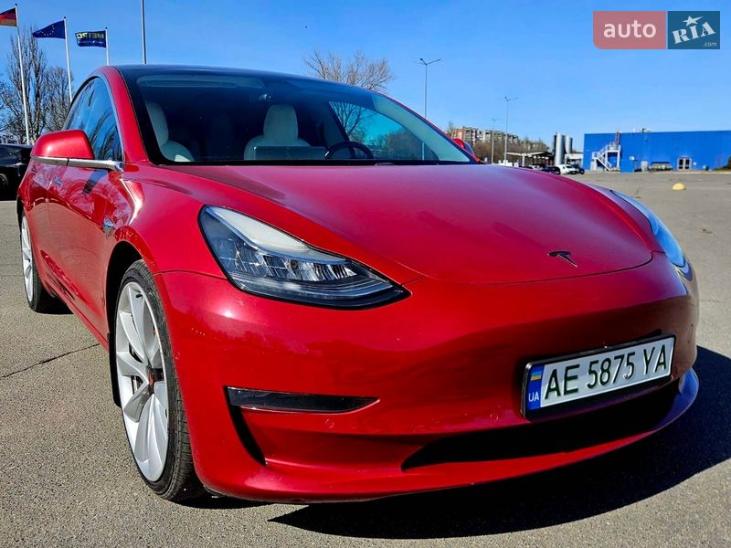 Седан Tesla Model 3 2018 в Дніпрі