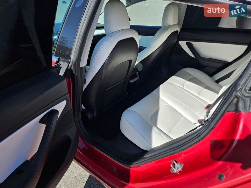 Седан Tesla Model 3 2018 в Дніпрі