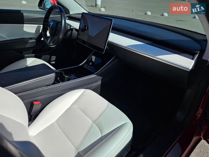 Седан Tesla Model 3 2018 в Дніпрі