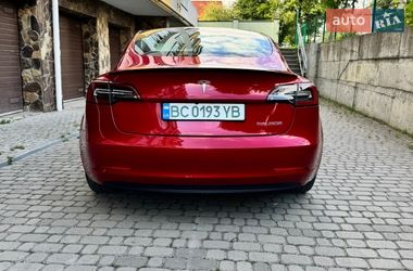 Седан Tesla Model 3 2021 в Львові