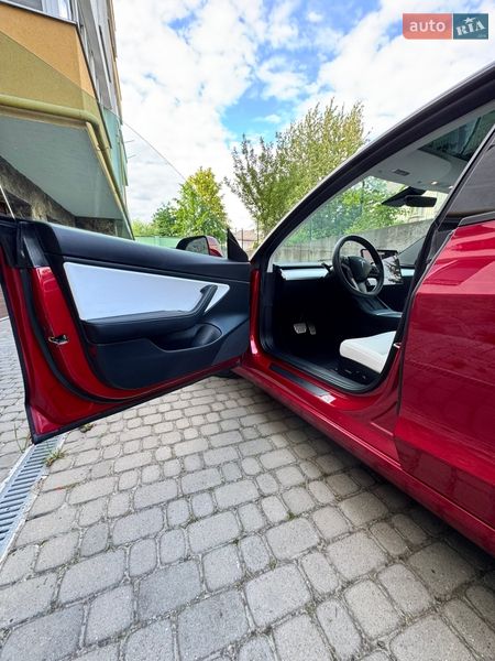 Седан Tesla Model 3 2021 в Львові