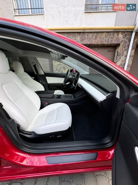 Седан Tesla Model 3 2021 в Львові