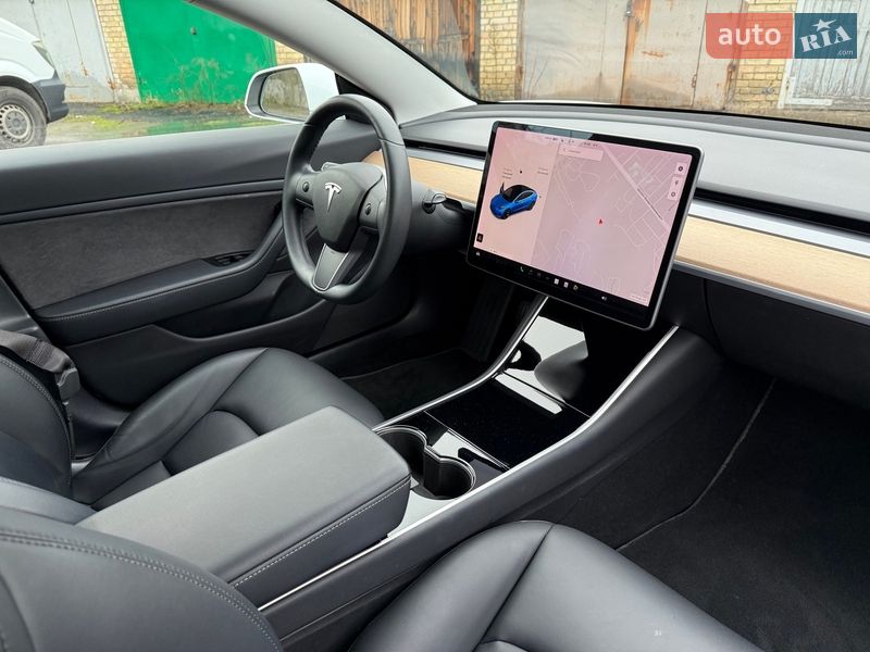 Седан Tesla Model 3 2018 в Киеве