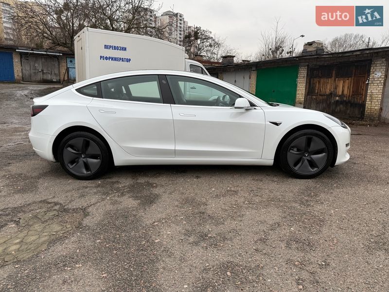 Седан Tesla Model 3 2018 в Киеве