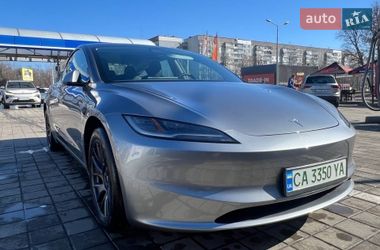 Седан Tesla Model 3 2024 в Черкасах