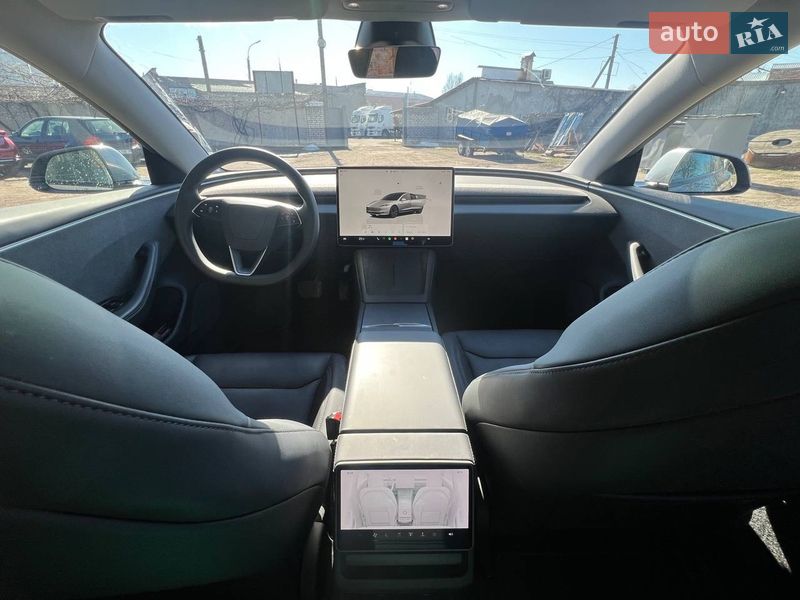 Седан Tesla Model 3 2024 в Черкассах