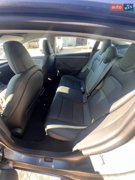 Седан Tesla Model 3 2024 в Черкассах