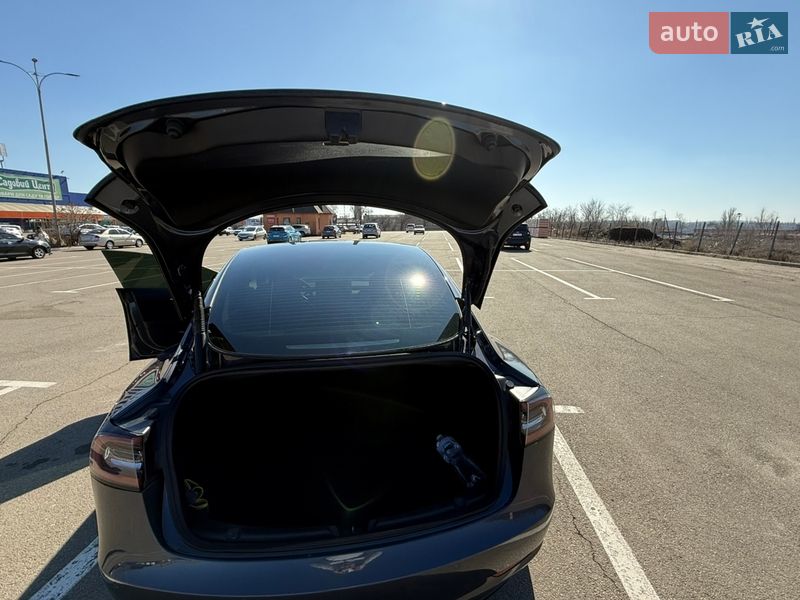 Седан Tesla Model 3 2022 в Кривому Розі