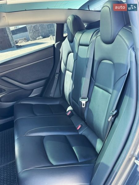 Седан Tesla Model 3 2020 в Кременчуці