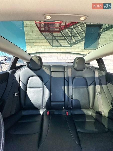 Седан Tesla Model 3 2020 в Кременчуці